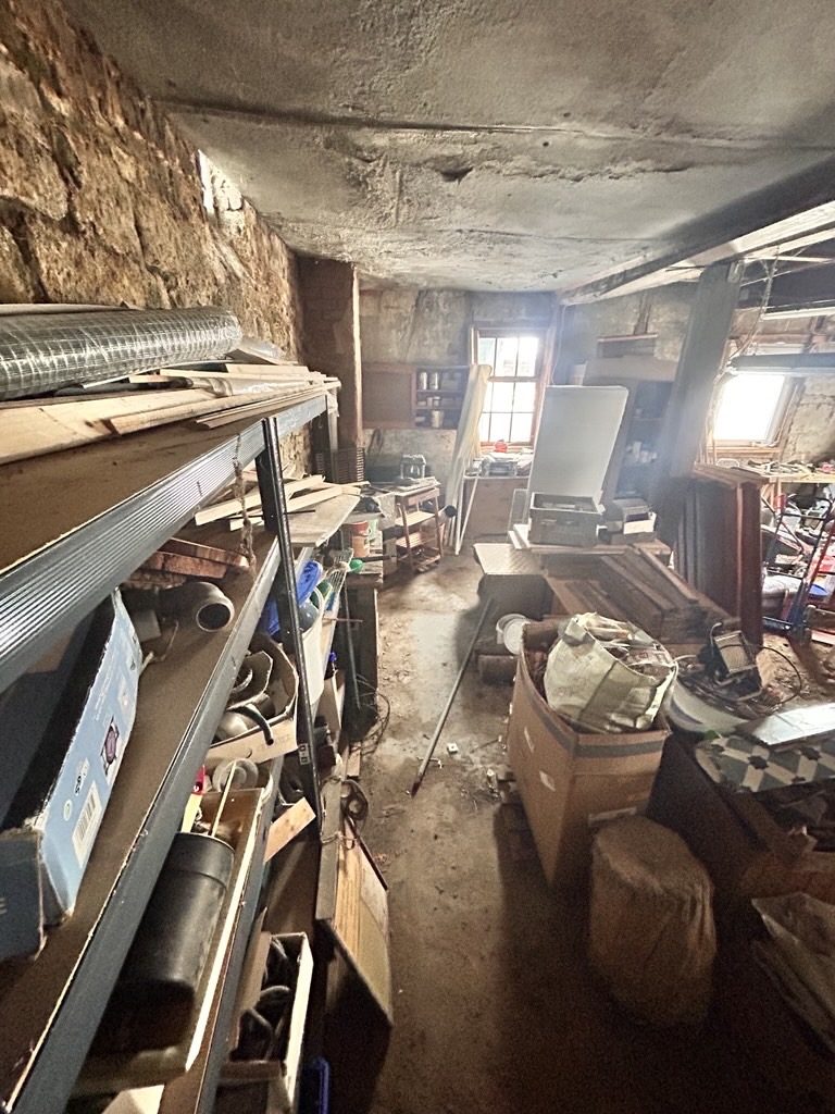 Vorher: vollgestellte Wohnung